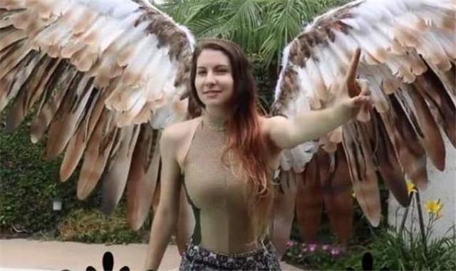 阿西尔|美国姑娘为实现“飞天梦”，花100万在背部植入翅膀，后来怎么样？