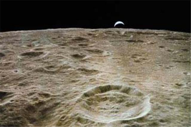 阿西尔|美国姑娘为实现“飞天梦”，花100万在背部植入翅膀，后来怎么样？