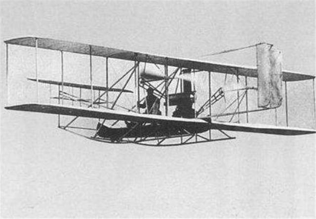 阿西尔|美国姑娘为实现“飞天梦”，花100万在背部植入翅膀，后来怎么样？