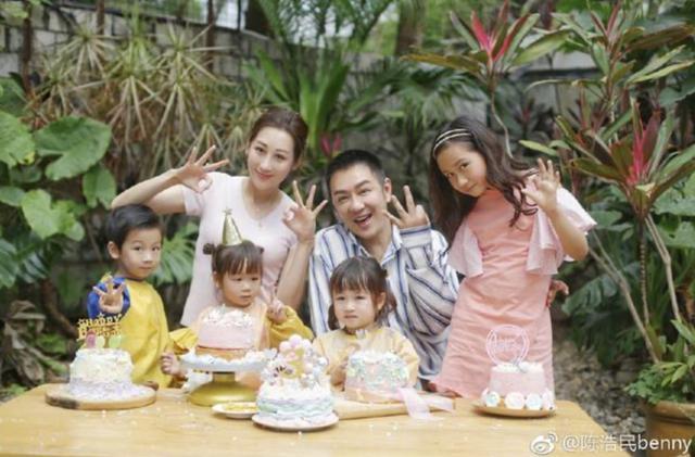 陈浩民|50岁陈浩民放弃月租14万豪宅搬回旧居，收入锐减一人养六口压力大