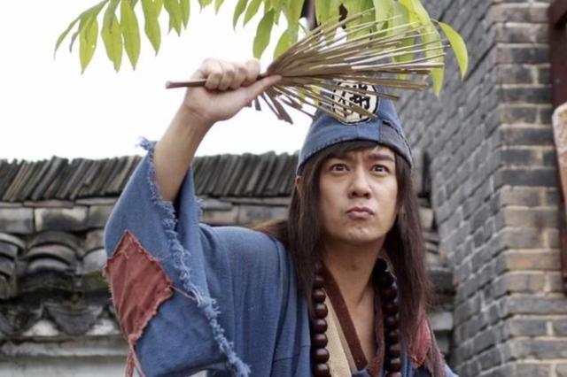 陈浩民|50岁陈浩民放弃月租14万豪宅搬回旧居，收入锐减一人养六口压力大