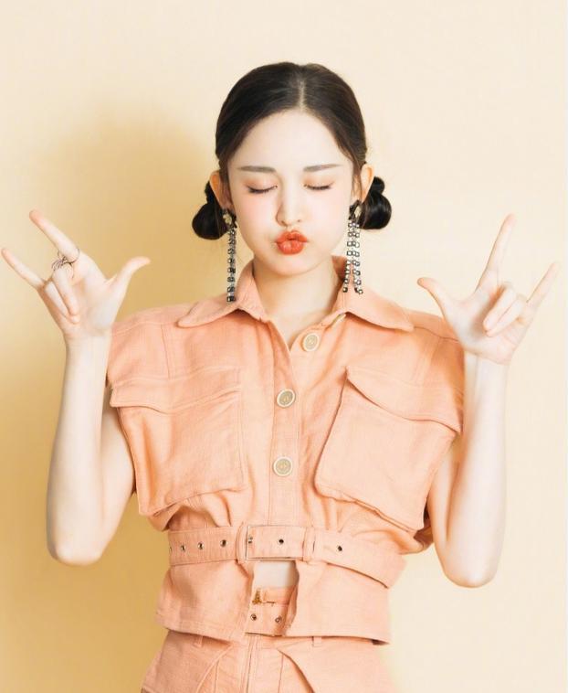 古力娜扎|超拼！娜扎拍戏抽空直奔美容院，女神为保养待到深夜才归