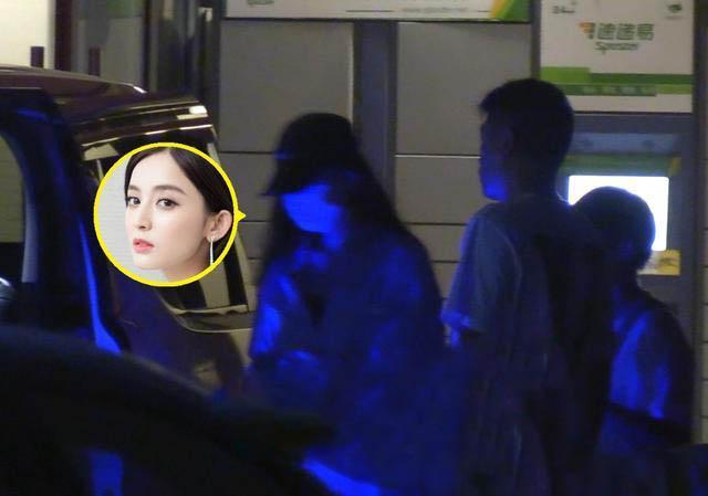 古力娜扎|超拼！娜扎拍戏抽空直奔美容院，女神为保养待到深夜才归