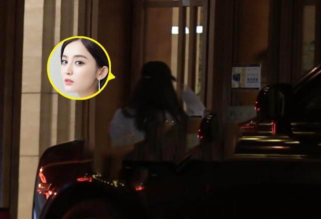 古力娜扎|超拼！娜扎拍戏抽空直奔美容院，女神为保养待到深夜才归