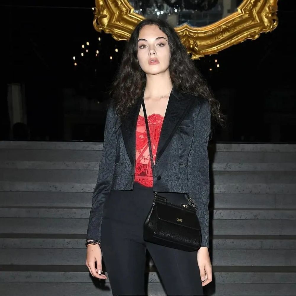 莫妮卡·贝鲁奇|世界最美星二代出道！16岁身高180、颜值逆天，网友：想娶！