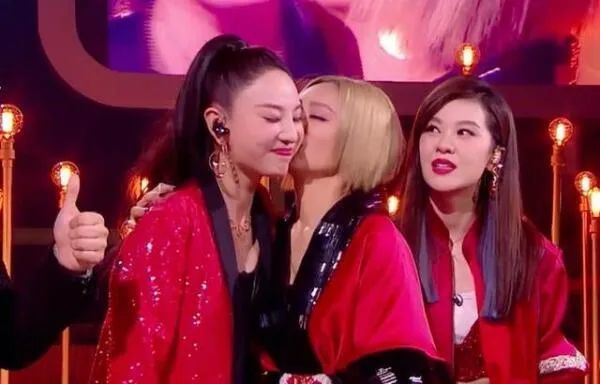 郑希怡|宁静放弃郑希怡选择白冰，孟佳选人暴露成年人的鄙视链，太残酷了