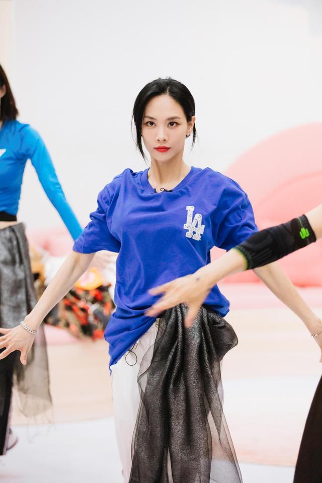 沈梦辰|《浪姐》两次公演人气对比：宁静太稳，吴昕升13名，沈梦辰降12名