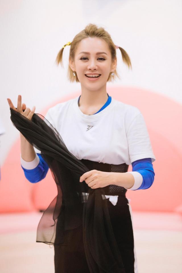 沈梦辰|《浪姐》两次公演人气对比：宁静太稳，吴昕升13名，沈梦辰降12名