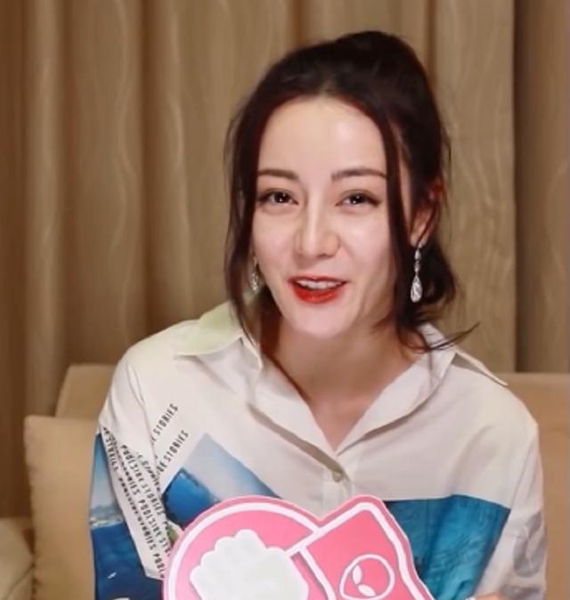 迪丽热巴|迪丽热巴最新采访状态差，半年连扑两部剧压力太大？