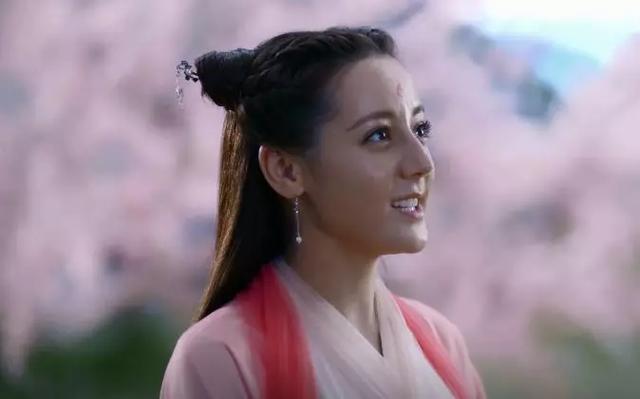 迪丽热巴|迪丽热巴最新采访状态差，半年连扑两部剧压力太大？