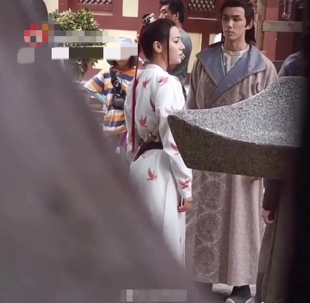 迪丽热巴|迪丽热巴最新采访状态差，半年连扑两部剧压力太大？