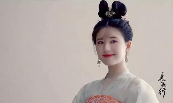 迪丽热巴|迪丽热巴最新采访状态差，半年连扑两部剧压力太大？