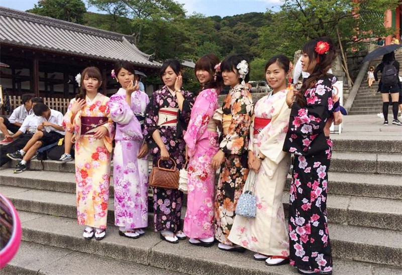 日本人|日本人出回文联：“本日飞机飞日本”，中国人对出下联，堪称经典