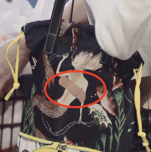 赵丽颖|赵丽颖小机灵鬼！用创可贴给包包上的美人鱼防走光