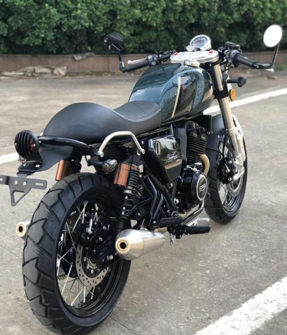 国产250级复古新车搭宗申双缸油冷发动机125千瓦续航500公里