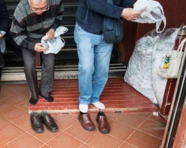 日本习俗进屋要脱鞋如果遇到有脚臭的人要怎么办