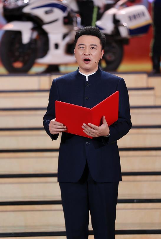 被忽视的剧抛脸演员张晞临47岁才当爸今新戏演关晓彤爸爸