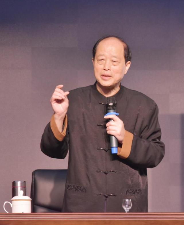 雄安保府酒业搭台白酒大师赖登燡主讲,一场白酒培训会释放了哪些信息?