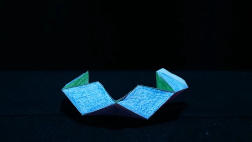 四面体|在变脸这块，我们拿捏得死死的