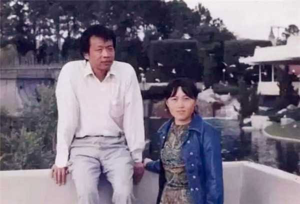 王小波|23年前王小波去世时，葬礼无一同行送行，1月后却被同行捧上神坛