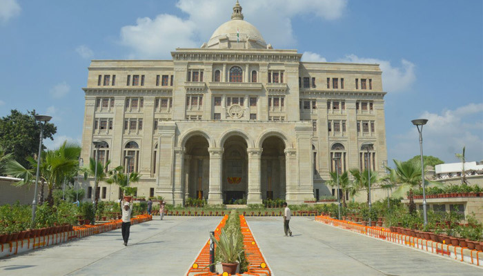 北方邦|被恶霸欺凌后投诉无门，印度母女走投无路在政府大楼前双双自焚