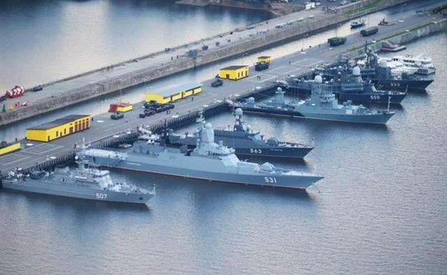 俄罗斯海军|俄罗斯海军大阅兵的非阅兵面，为什么军舰排队刷新漆