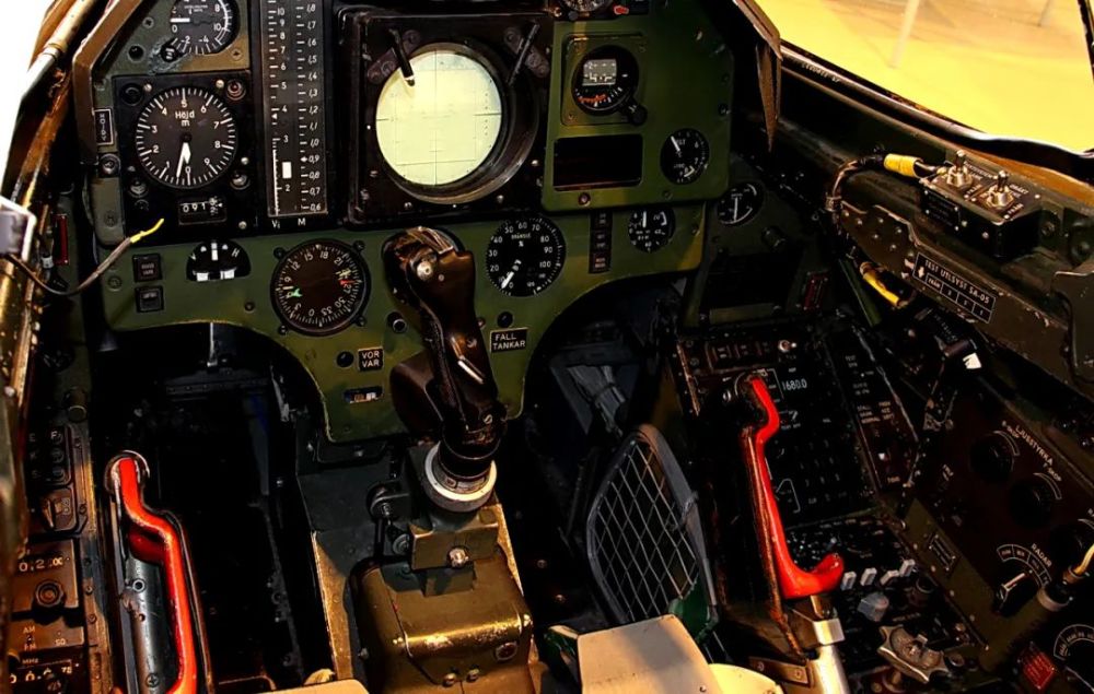 高达模型小课堂:简单而复杂,聊聊驾驶舱