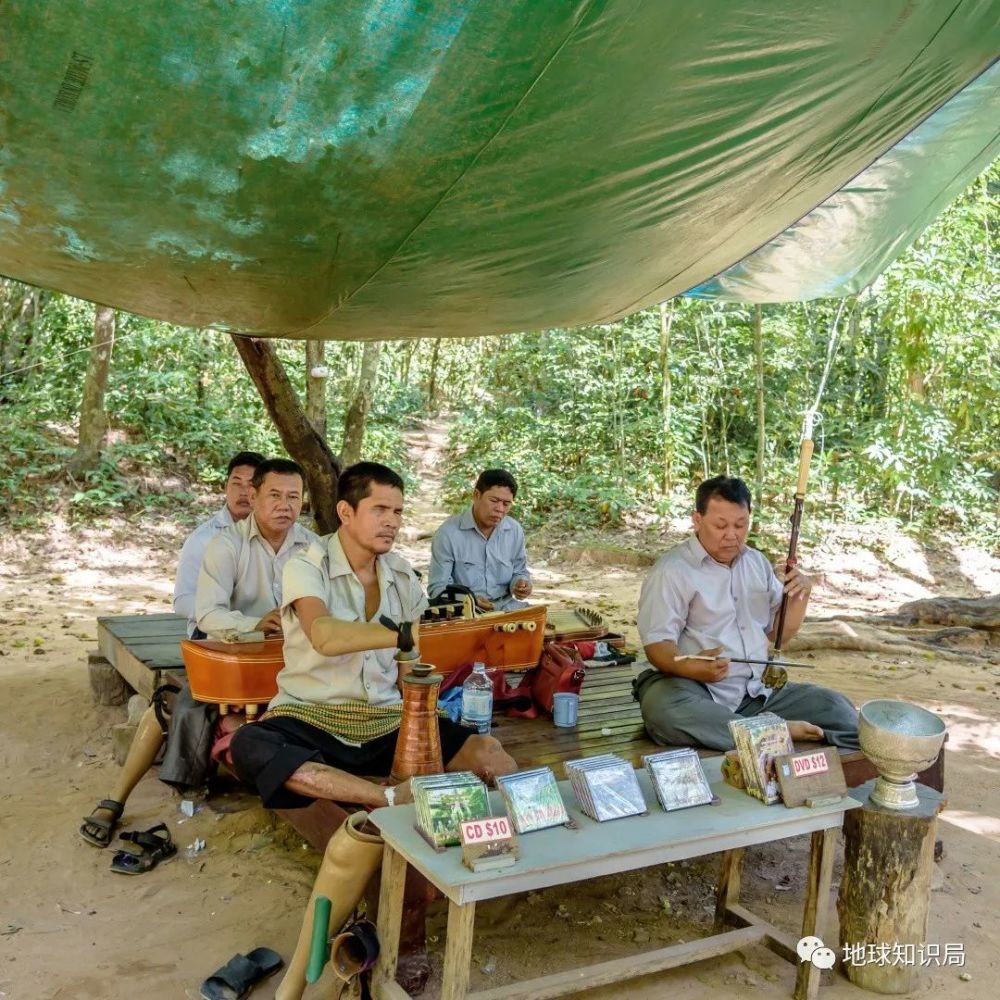 地雷|柬埔寨，一个踩在地雷上的国家