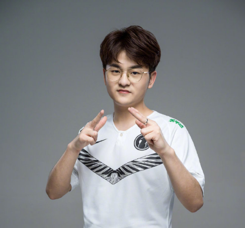 不服官方ig教练克里斯再发微博我以为大家是兄弟结果别人把我举报了