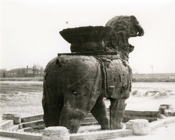 沧州铁狮子|“铁狮子”重达32吨，屹立千年不倒，却倒在专家自作聪明的保护上