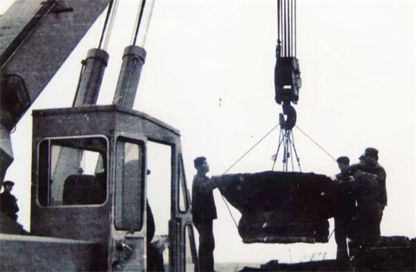 沧州铁狮子|“铁狮子”重达32吨，屹立千年不倒，却倒在专家自作聪明的保护上