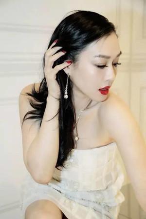 钟丽缇|《人鱼传说》钟丽缇水下游泳好美，郑伊健白衣长发飘飘，二人绝配