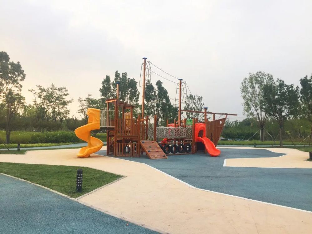 公园|朝阳这里又多一个免费遛娃的宝藏级公园～人少还有很多娱乐设施！