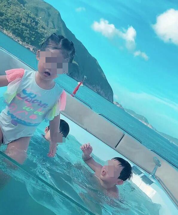 方媛|方媛参加船趴陪闺蜜庆生，束腰吊带裙尽显好身材，完全不像二娃妈妈