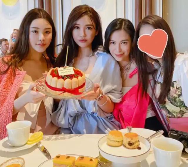 方媛|方媛参加船趴陪闺蜜庆生，束腰吊带裙尽显好身材，完全不像二娃妈妈