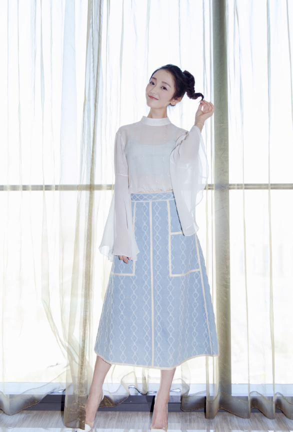 肖燕穿搭风俘获多少关注穿对衣服看起来年轻十岁你爱了吗