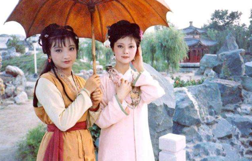 薛宝钗|薛宝钗收买人心，平儿看不下去，说出一件事揭开她的伪装