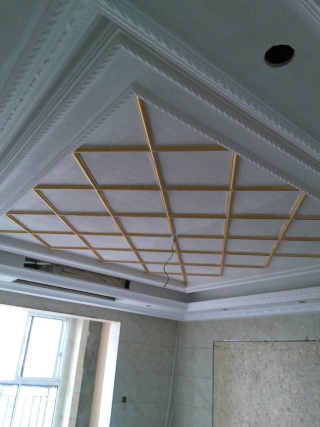 家居装修很少有吊凸下来很多的吊顶造型,够独特