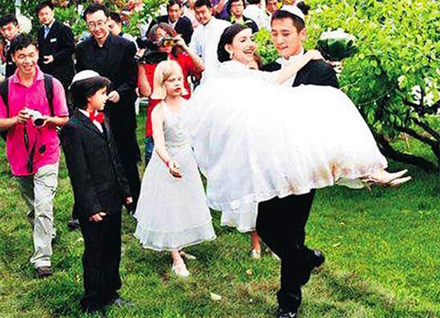 安娜伊思·马田|刘烨妻子安娜近照憔悴，骨瘦如柴大病初愈？身姿依旧绰约