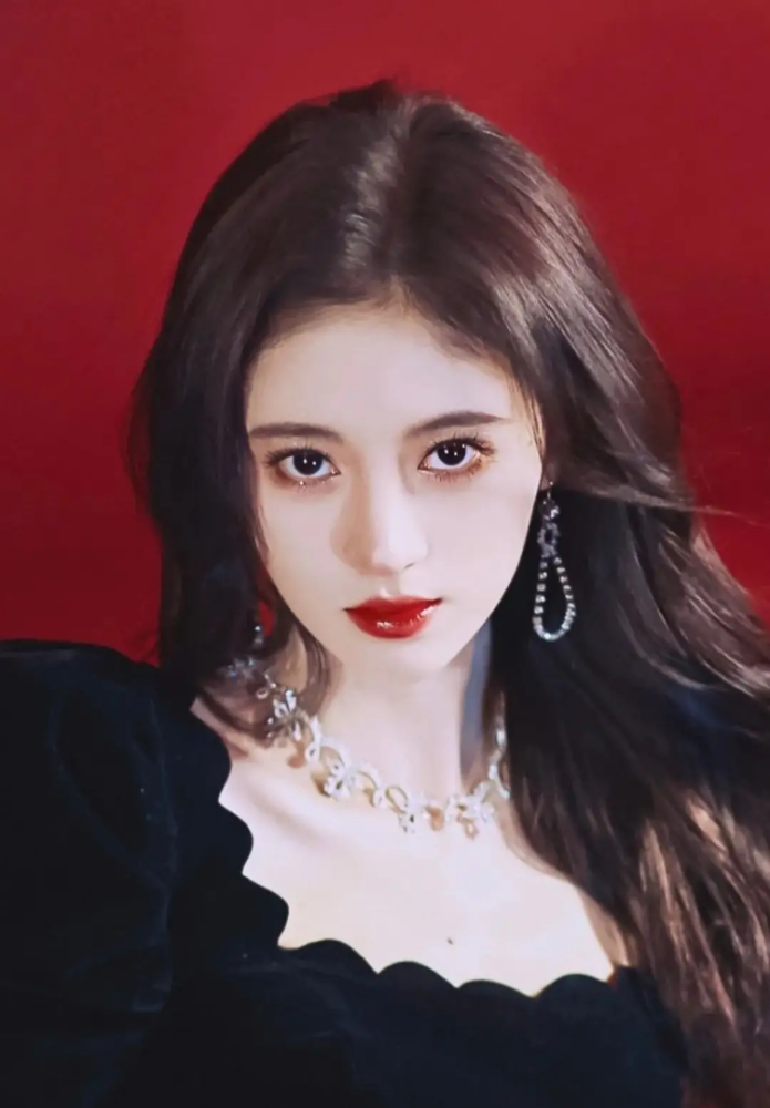 鞠婧祎|鞠婧祎这是要把自己跟“仙女”人设焊死在一起吗？