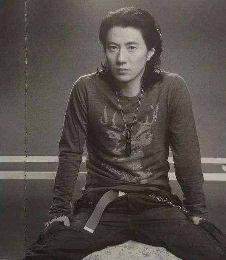 郑钧晒老照片忆当年:怀揣800元北漂,住拆迁区,和高晓松老狼追梦十年