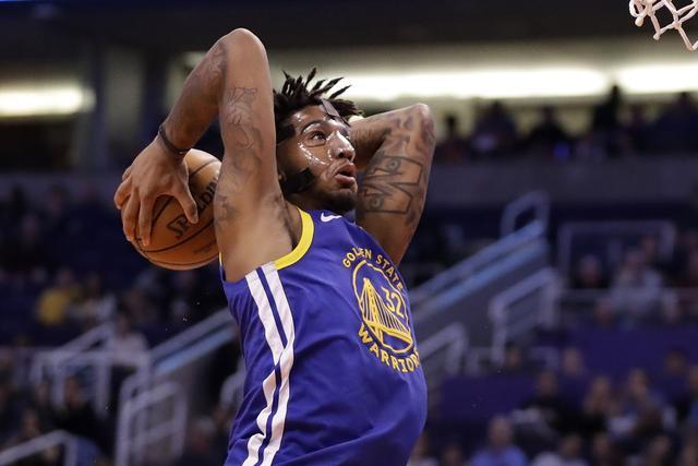 23岁小伙子处境逐渐稳定,能顺利"上位"成为勇士首发中锋吗?