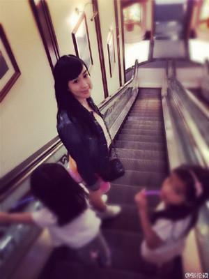 钟丽缇|《人鱼传说》钟丽缇水下游泳好美，郑伊健白衣长发飘飘，二人绝配