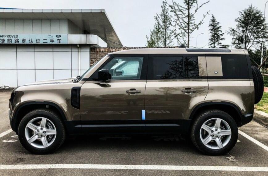 最便宜的路虎卫士!预售79万,3.0t 四驱,空间与宝马x5看齐!