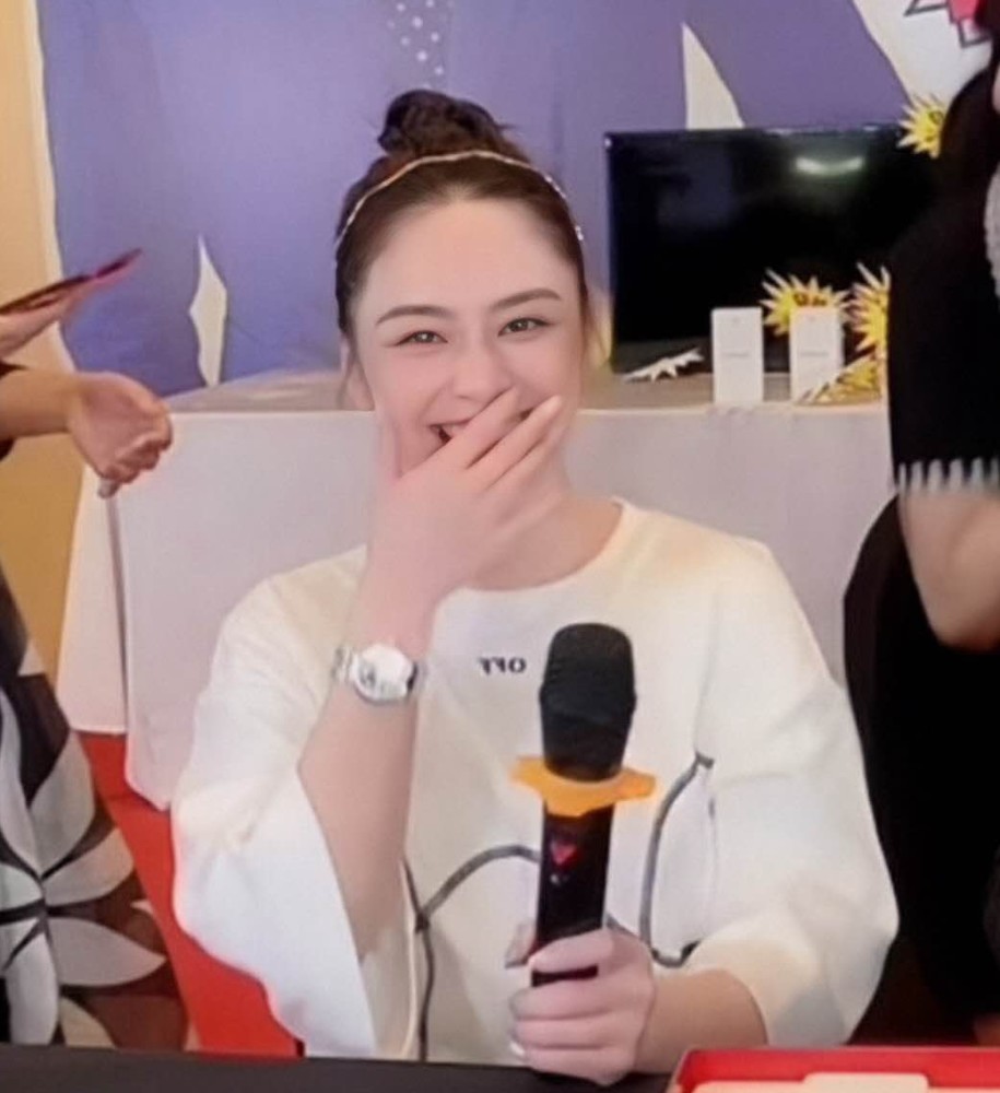 钟欣潼|阿娇复工胖了一圈，与素人合照显壮硕，网友怀疑她不是真人是替身