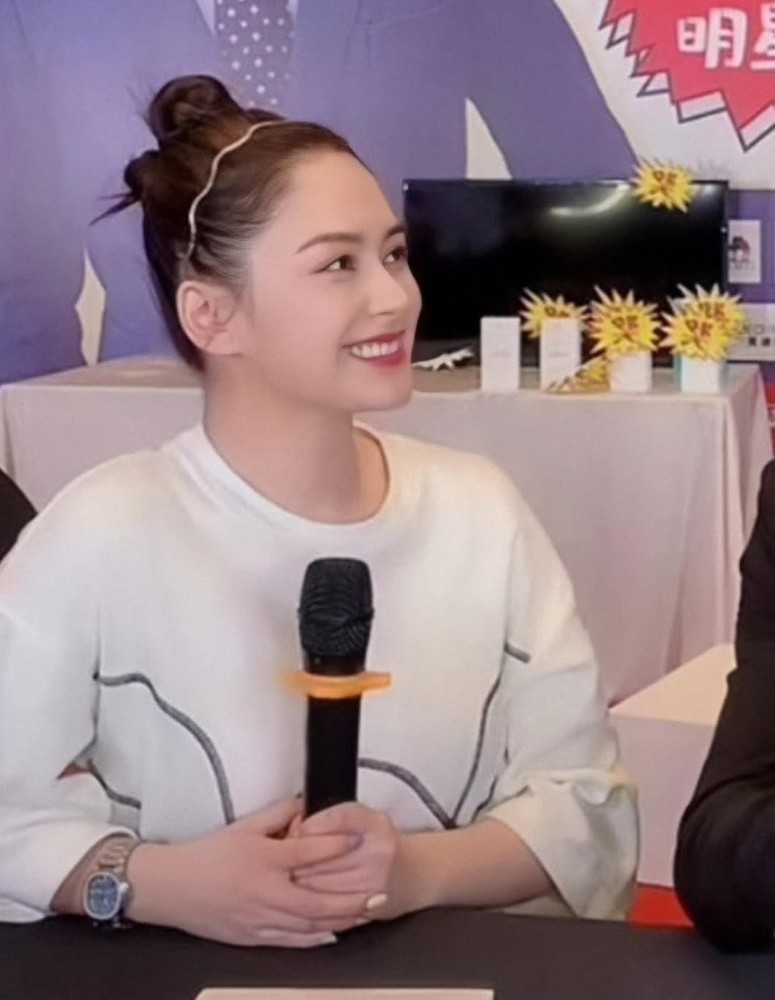 钟欣潼|阿娇复工胖了一圈，与素人合照显壮硕，网友怀疑她不是真人是替身