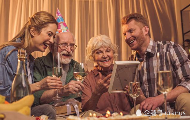 姐姐请亲戚吃饭 却带来几十位外人蹭饭 要拒绝吗