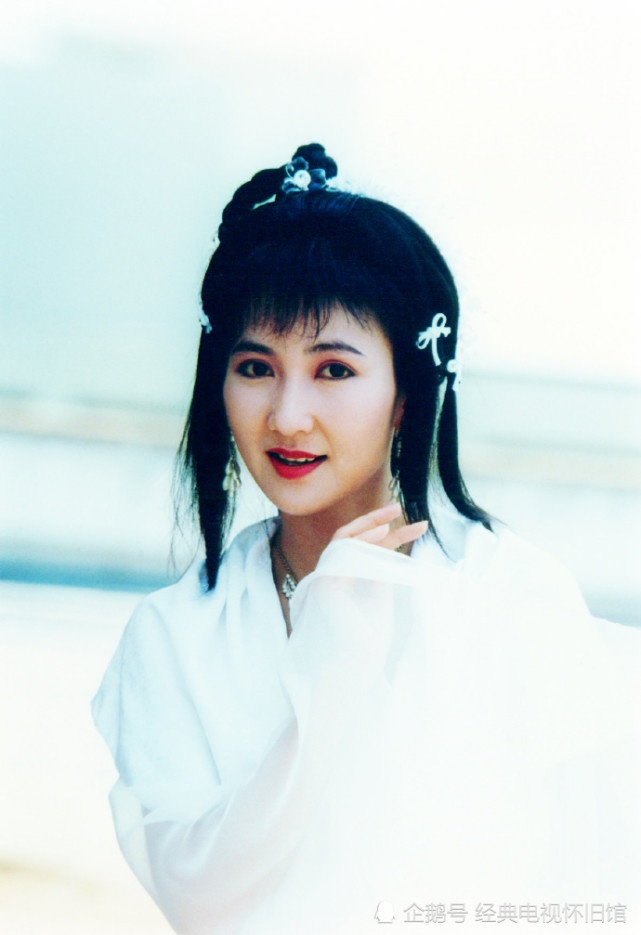 陈美琪奇幻人间世素素的剧照怎么看都像是穿了白衣的小青