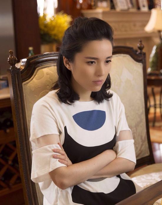 而在大学毕业之后,李佳的发展就更加顺利了,毕业三年之后,还凭借着跟