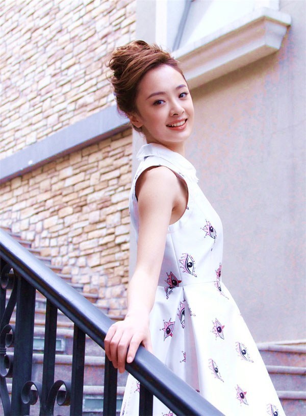 这一个女演员叫做孙铱,之前在扮演张嘉译女儿的时候,演技也是可圈可点